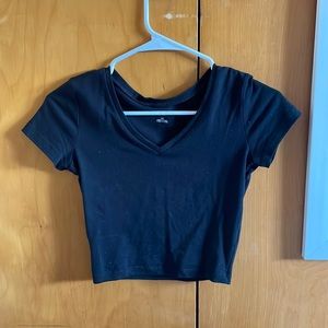 Cropped black v neck shirt